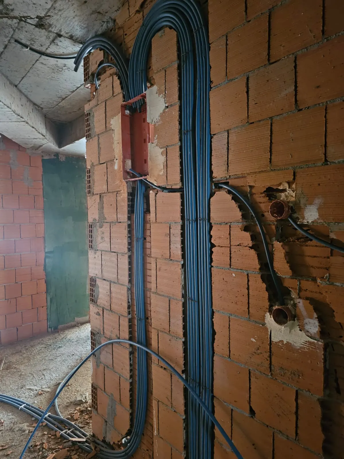 Sıva altı elektrik tesisatı ve buat kutusu montajı